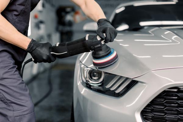 Atelier de carrosserie automobile au Haillan